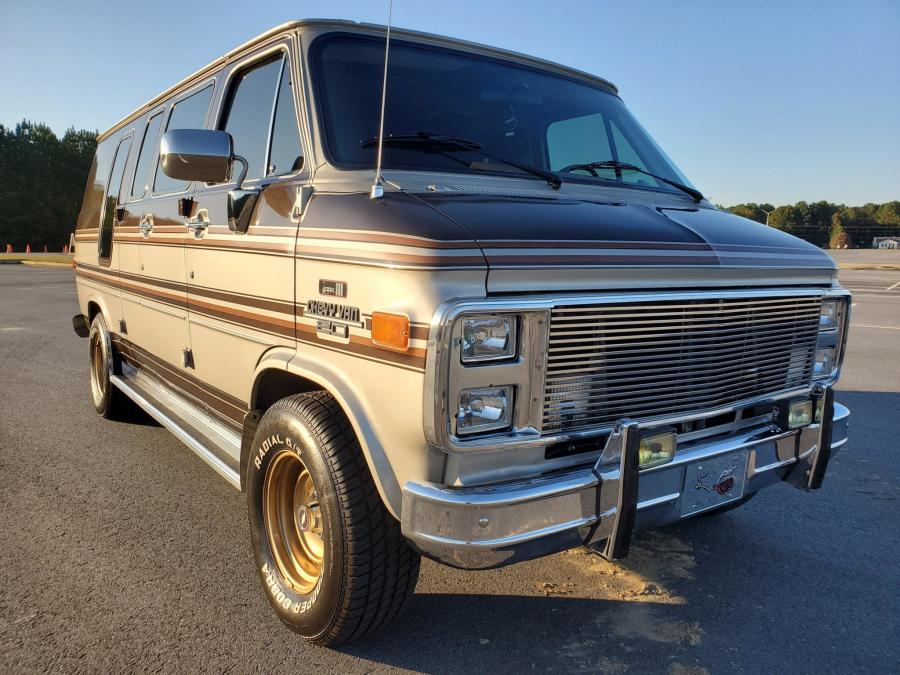  Chevrolet G20 Conversion Van  (CG21305) 1988 года  (фото 9 из 257)